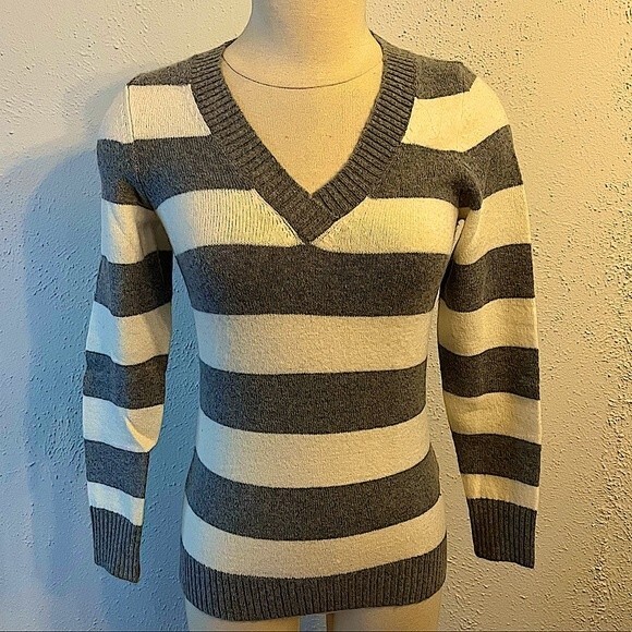 Gap Grey & White Stripe Wool Blend Knit V Neck Sweater XS - Picture 2 of 9